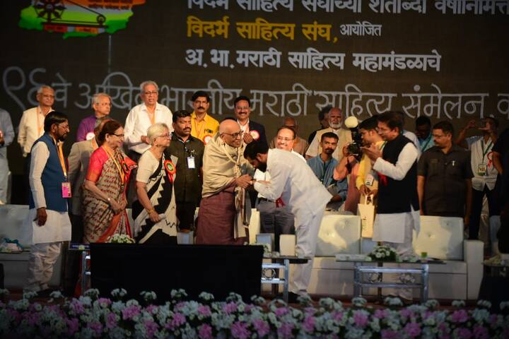 अखिल भारतीय मराठी साहित्य संमेलनाचे उद्घाटन मुख्यमंत्री एकनाथ शिंदे यांच्याहस्ते झाले.