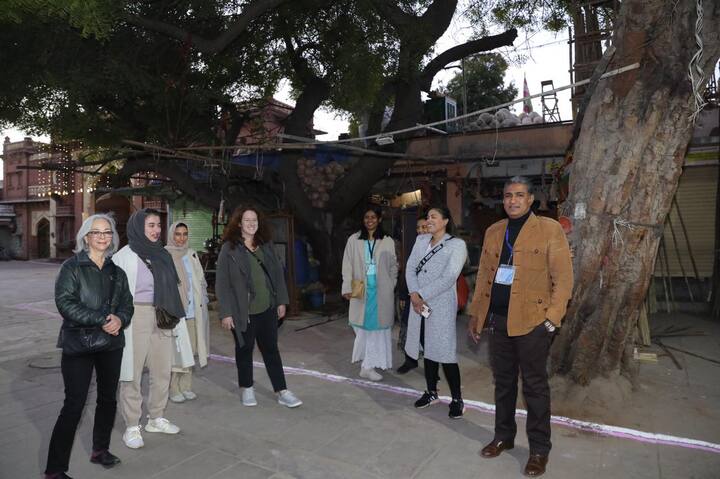 हैरिटेज वॉक में क्लॉक टावर, घंटा घर, ब्लू सिटी को निहारने का मौका मिल रहा है. विदेशी मेहमान मारवाड़ के कल्चरल हेरिटेज वर्ल्डक्राफ्ट से रूबरू होंगे.