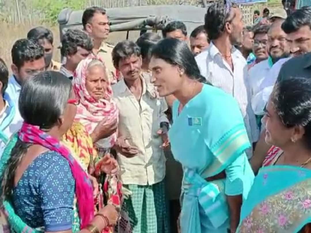 YSRTP President YS Sharmila Started Padayatra From Nekkonda Night Camp YS Sharmila Padayatra: నెక్కొండ నైట్ క్యాంప్ నుంచి పాదయాత్ర ప్రారంభించిన వైఎస్ షర్మిల