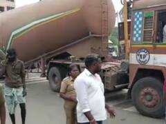 மதுபோதையில் லாரி ஓட்டி வந்து விபத்தை ஏற்படுத்திய டிரைவர் - கரூரில் பரபரப்பு