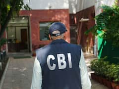 CBI ने जम्मू-कश्मीर में 37 जगहों पर मारे छापे, अधिकारियों से लेकर बेंगलुरु तक जुड़े हैं तार