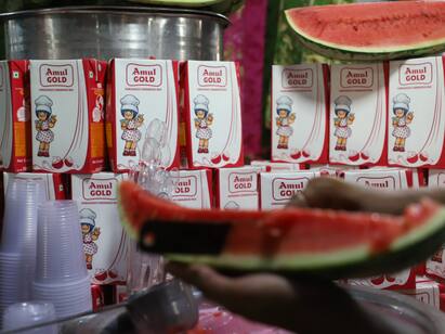 Bizarre Disclaimer On Amuls Milk Carton Leaves Twitter In Splits Amul Milk : அமுல் பாலின் நூதன விளம்பரம்: இணையத்தில் எழுந்த சர்ச்சை! என்ன நடந்தது?