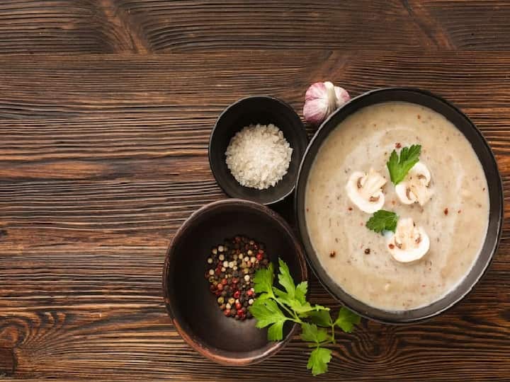 Soups For Winter Has seasonal fever and sore throat troubled you So drinking these soups at home will give you relief Soups For Winter: मौसमी बुखार और गले की खराश ने कर दिया है परेशान? तो घर में ही इन सूप को पीने से मिलेगा आराम