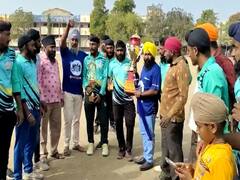 दुर्गम भागातील मुलांची देशपातळीवर बाजी, नांदेडमधील क्रिकेट स्पर्धा जिंकली, गावाच्या विकासासाठी दिली बक्षिसाची रक्कम