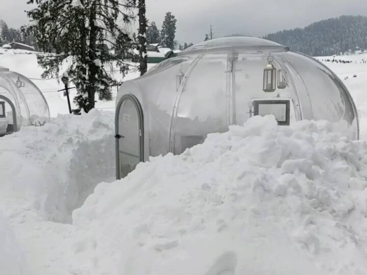जिन पर्यटकों ने इन ग्लास रेस्तरां का दौरा किया, उन्होंने अवधारणा की नवीनता की सराहना की और भव्य परिवेश में भोजन करने के विचार का आनंद लिया.