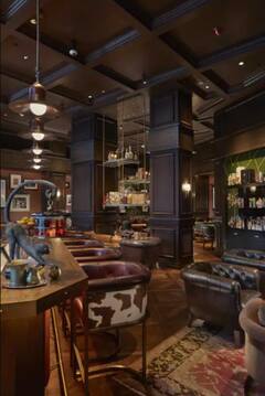 विदेश में है मुकेश अंबानी का 248 कमरों का होटल, तस्वीरें देख चकाचौंध हो जाएंगी आपकी आंखें