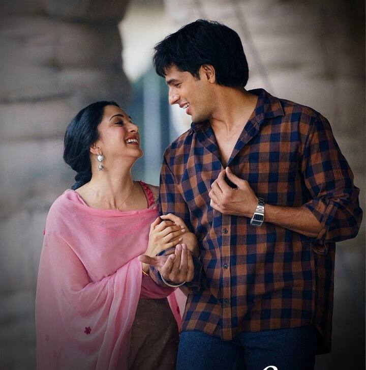 सिद्धार्थ मल्होत्रा और कियारा दोनों ही इंडस्ट्री के टॉप एक्टर्स में से एक हैं. दोनों की पर फिल्म इनकम और नेटवर्थ करोड़ों में है.