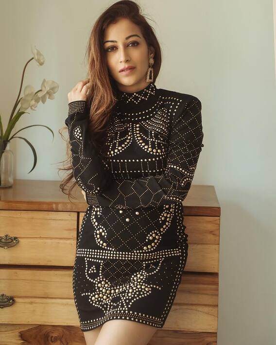 TMKOC Actress Photos: 'तारक मेहता' की इस एक्ट्रेस ने शॉर्ट ड्रेस में कराया फोटोशूट