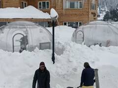 Jammu-Kashmir: चारों तरफ बर्फ ही बर्फ और बीच में ग्लास इग्लू, ऐसे रेस्टोरेंट की तस्वीरें पहले देखी नहीं होंगी कभी