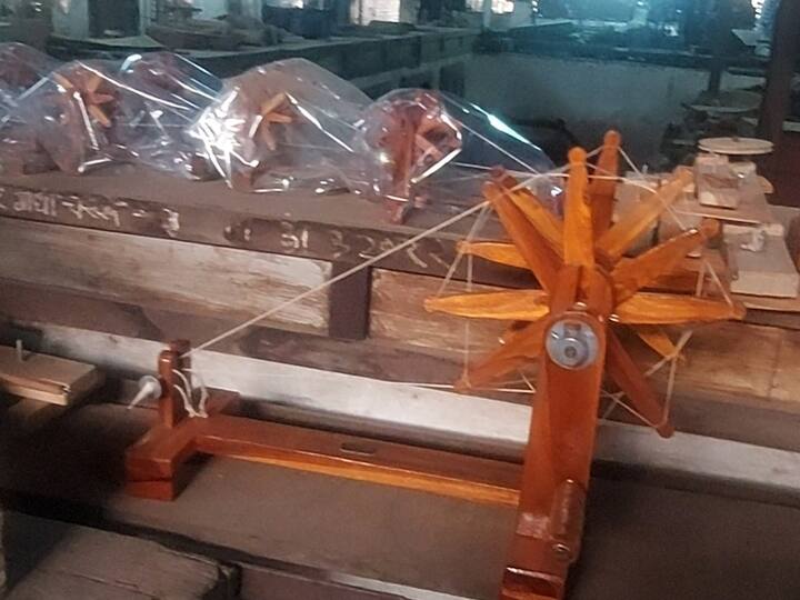 वर्ध्यात (Wardha)  होत असलेल्या अखिल भारतीय मराठी साहित्य संमेलनात येणार्‍या प्रमुख पाहुण्यांच्या आदर सत्कारात साहित्य संमेलनात कार्य करणाऱ्या नियोजन समित्यांनी कोणतीच कसर सोडली नाही.