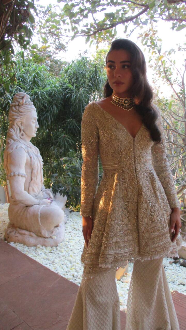 Tania donned a stunning chikankari sharara in beige colour for Athiya and Rahul's wedding. She accessorised her look with a statement kundan choker with her hair styled in soft waves.