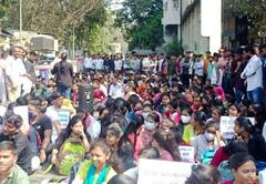 In Pics : 2025 नाही तर 2023 मध्येच नवा पॅटर्न लागू करा; MPSC चे विद्यार्थी पुन्हा रस्त्यावर