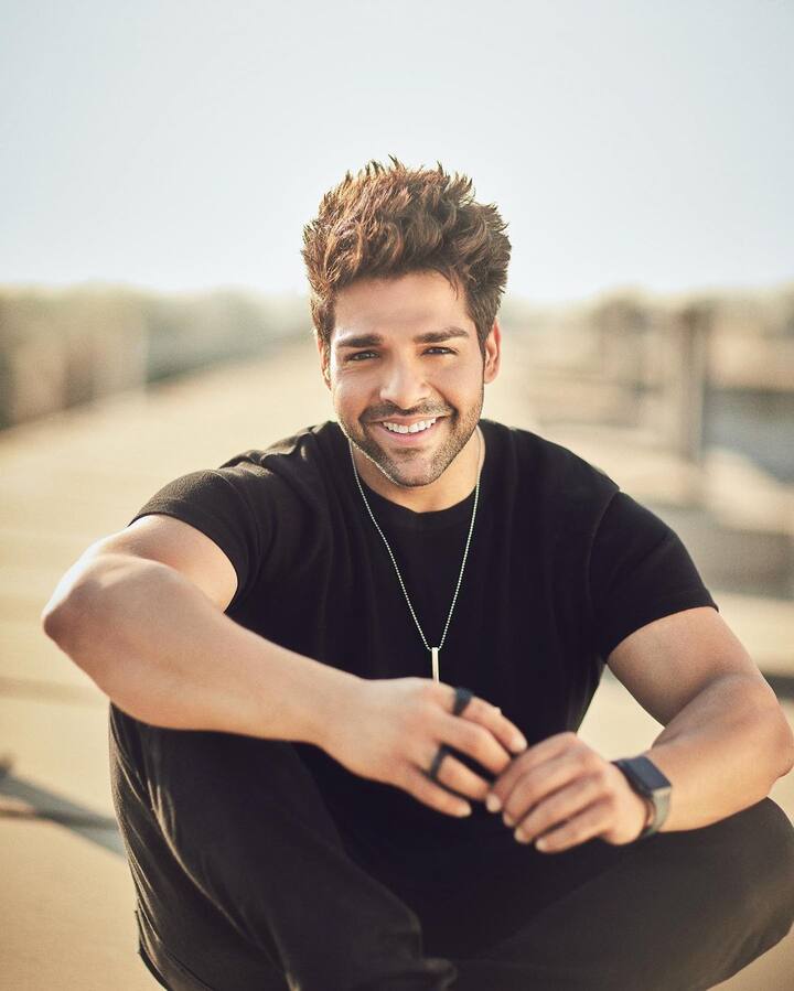 बताते चलें कि 'पठान' के जरिए शाहरुख खान ने 4 साल बाद बड़े पर्दे पर वापसी की है. यही वजह है कि फिल्म बॉक्स ऑफिस पर काफी धमाल मचा रही है.