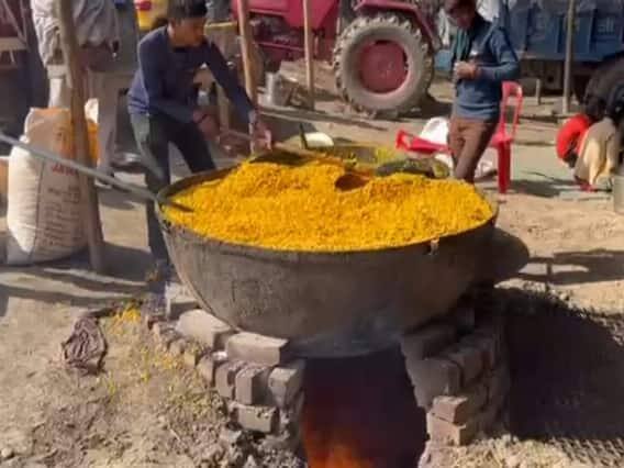 અહીં બૂંદી બનાવવા માટે મોટા પાનનો ઉપયોગ કરવામાં આવી રહ્યો છે. ખીર અને બૂંદી માટે દરરોજ 50 ક્વિન્ટલ ખાંડનો ઉપયોગ થાય છે.