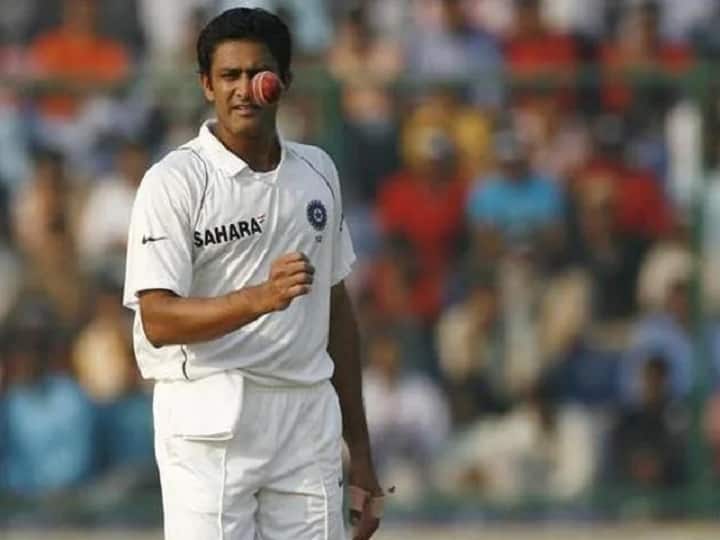 भारत और ऑस्ट्रेलिया के बीच सबसे ज्यादा विकेट लेने का रिकॉर्ड अनिल कुंबले के नाम दर्ज है. इस पूर्व भारतीय स्पिनर ने 20 मैचों की 38 पारियों में 111 विकेट चटकाए. कुंबले ने ऑस्ट्रेलिया के खिलाफ 30.32 की औसत से विकेट लिए.