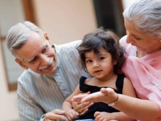 Grandparents day will be celebrated in all schools of the Maharashtra GR issued Grandparents Day In School : राज्यातील सर्व शाळांमध्ये आजी आजोबा दिवस साजरा होणार, GR जारी; 'हे' उपक्रम राबवण्याच्या सूचना