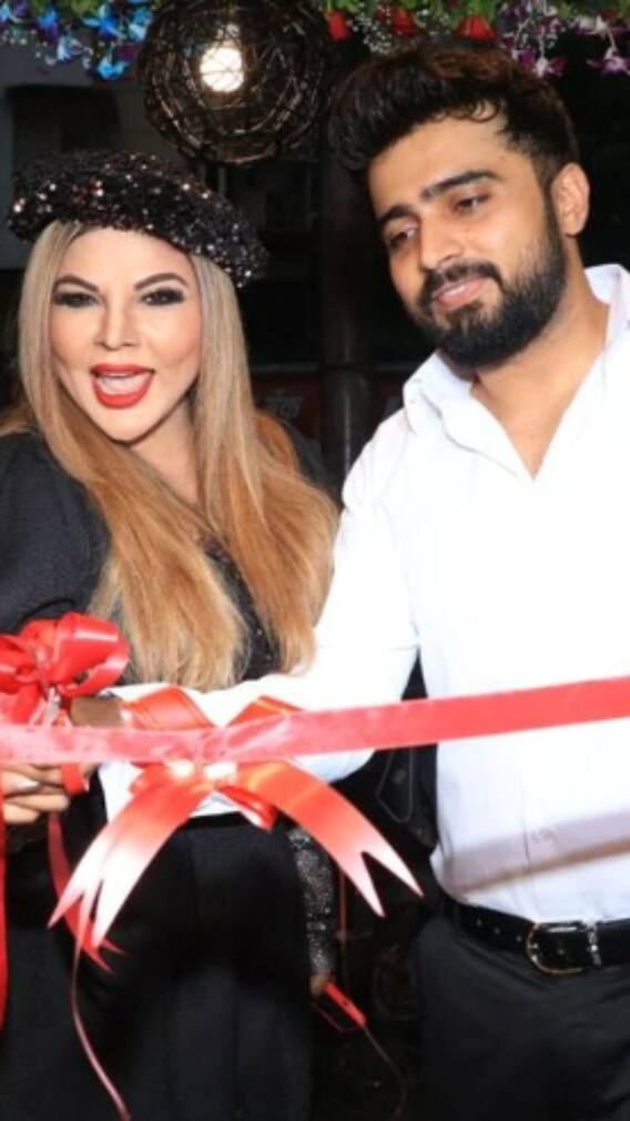 বিস্ফোরক রাখী সবন্ত!