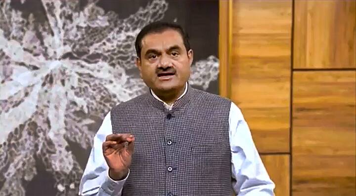 NSE ने अदानी समुहाचं स्टॉक्सचे मॉनिटरिंग वाढवण्याचा निर्णय घेतला आहे. यामुळे इंट्राडे ट्रेडिंगसाठी देखील 100 टक्के अपफ्रंट मार्जिन आवश्यक असेल आणि यामुळे शॉर्ट सेलिंगला आळा बसेल.