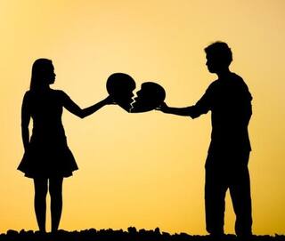 Relationship: પાર્ટનરને વારંવાર કોલ કરવાથી થઈ શકે છે બ્રેકઅપ? જાણી લો કઈ ભૂલ ન કરવી જોઈએ