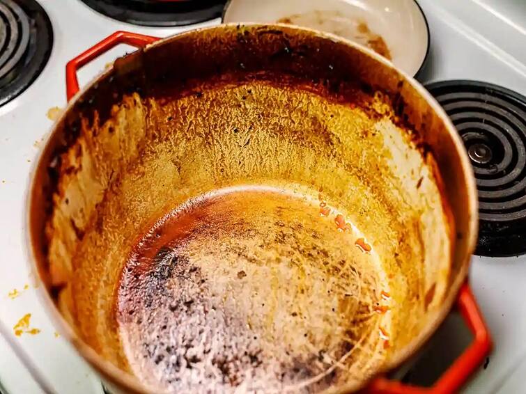 Kitchen Tips: 5 Easy Ways To Remove Turmeric Stains From Utensils Kitchen Tips : சமையல் பாத்திரங்களில் மஞ்சள், மசாலா கறை போகவே மாட்டேங்குதா? வந்தாச்சு ஈஸி டிப்ஸ்..