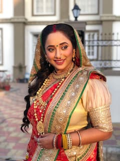 Akshara Singh से Monalisa तक, साड़ी और सादगी संग-संग... देखें भोजपुरी हसीनाओं का अनूठा रंग