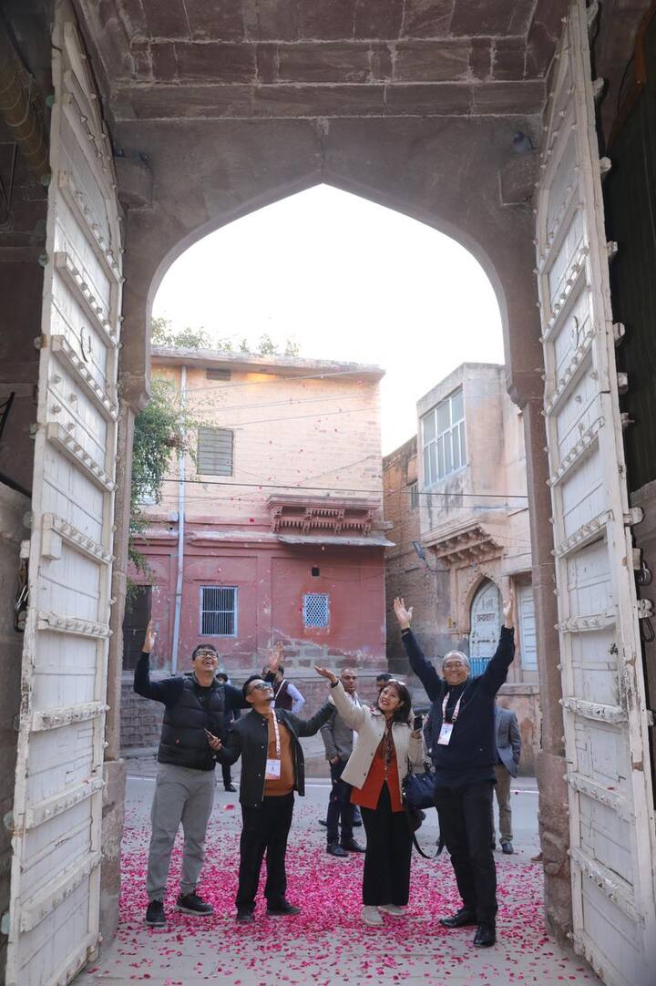 एंप्लॉयमेंट की बैठक में रोजगार के लिए नियम बनाए जाएंगे. पहली बार विश्व भर के मेहमानों की मेजबानी करने का मौका मिला है.