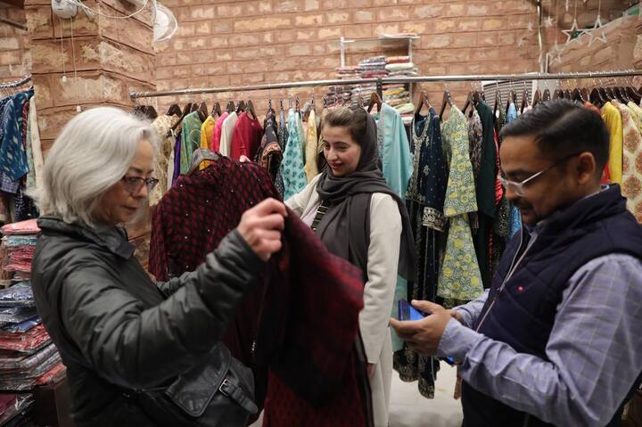 उनके लिए वैरिटेज वॉक और योगा के पूरे इंतजाम किए गए हैं.