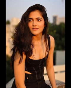 Simran Choudhary Photos: డోస్ పెంచేసిన హైదరాబాద్ అమ్మాయ్