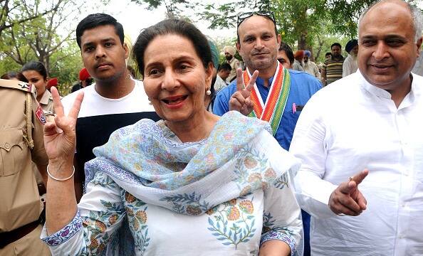 Congress Suspends Captain Amarinder Singh's Wife And Patiala MP Preneet Kaur From Party Congress Suspends Captain Amarinder Singh's Wife And Patiala MP Preneet Kaur From Party Congress Suspends Captain Amarinder Singh's Wife And Patiala MP Preneet Kaur From Party