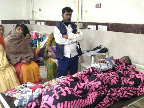 Bihar Crime: बेतिया में तेजाब से हमला कर दो लाख की हुई लूट, छह से ज्यादा लोग अस्पताल में भर्ती Bihar Crime: बेतिया में तेजाब से हमला कर दो लाख की हुई लूट, छह से ज्यादा लोग अस्पताल में भर्ती