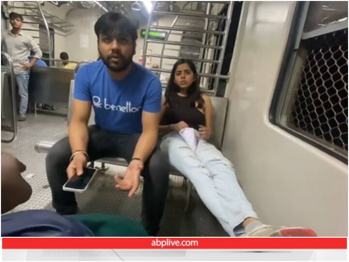 woman was seen sitting wrongly and getting bullied inside a Mumbai local Video: मुंबई लोकल में युवती ने दिखाई वकील होने की धौंस, यूजर्स का फूटा गुस्सा