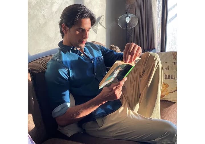 'શેરશાહ' અભિનેતાના ઘરની કેટલીક તસવીરો સોશિયલ મીડિયા પર જોરદાર વાયરલ થઈ રહી છે. સિદ્ધાર્થ મલ્હોત્રાનું ઘર કોઈ સપનાના મહેલથી ઓછું નથી. કિયારા અડવાણી આ ઘરમાં દુલ્હન તરીકે પગ મુકવાની છે.