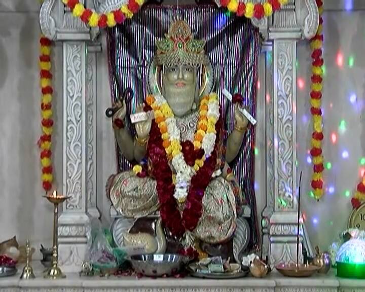 અમદાવાદના રાણિપ વિસ્તારમાં આવેલા વિશ્વકર્મા મંદિરે જન્મ જયંતી નિમિત્તે અન્નકૂટ તેમજ યજ્ઞનું આયોજન કરવામાં આવ્યું  હતું.