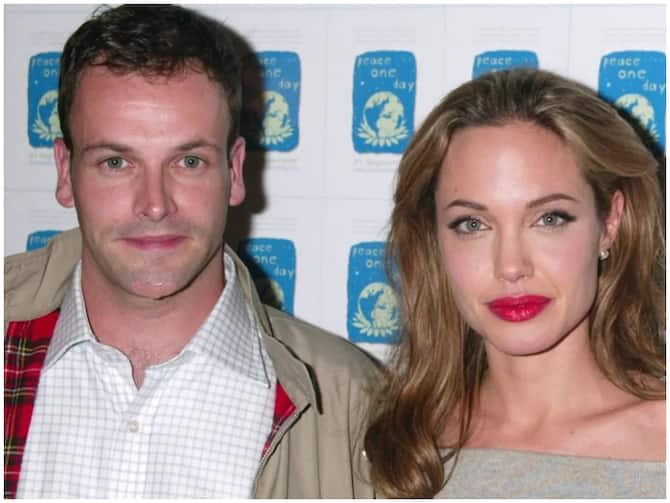 Angelina Jolie First Husband Jonny Lee Miller Love Story Divorce Affair  Lifestyle Net Worth Unknown Facts | कभी एंजेलिना ने अपने खून से लिखा था  जॉनी का नाम, फिर तीन साल बाद