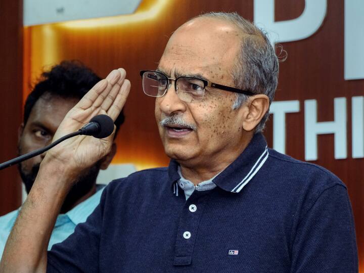 प्रशांत भूषण सुप्रीम कोर्ट के जाने-माने सीनियर एडवोकेट हैं.  2011 में अन्ना हजारे के भ्रष्टाचार के खिलाफ आंदोलन से वो खासे मशहूर हुए थे.(फोटो-Getty)