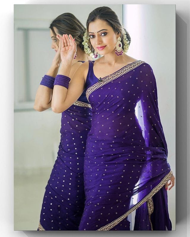 సోషల్ మీడియాలో బాగా యాక్టివ్ గా ఉంటుంది.Photo Credit: Sowmya Rao/Instagram