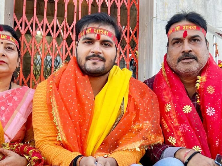 कल्लू के पोस्ट पर एक्टर यश कुमार ने भी दिल वाला कमेंट किया है. उनकी शादी में दिनेश लाल यादव, आम्रपाली दुबे समेत कई सितारे पहुंचे थे. कल्लू ने शादी की कई और तस्वीरों को भी इंस्टाग्राम पर शेयर किया है.