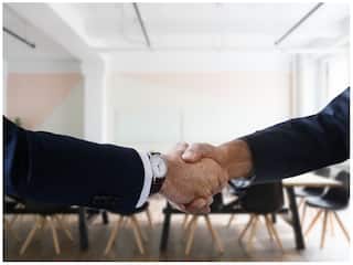 Interview Tips: साक्षात्कार के दौरान न करें बॉडी लैंग्वेज से जुड़ी ये गलतियां, पड़ सकती हैं भारी