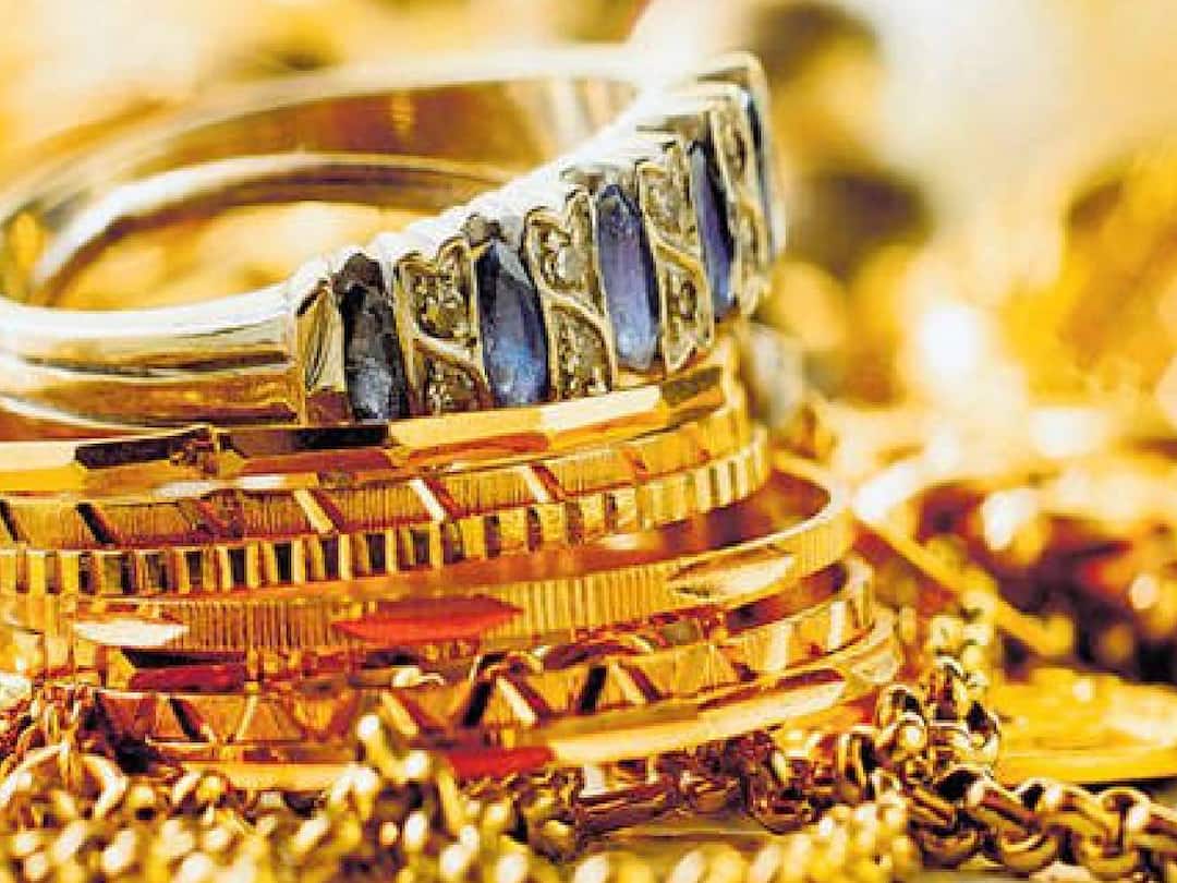 Gold Price Today 720 reduce chennai know full details after Budget 2023 Gold Price: ஒரே நாளில் இவ்வளவு குறைவா..? தங்கம் விலை அதிரடி சரிவு..! இதுதான் ஹாப்பி நியூஸ்