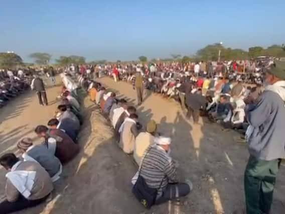 7 દિવસમાં 10 લાખથી વધુ શ્રદ્ધાળુઓ અહીં પહોંચશે તેવો અંદાજ છે. આમાં સ્ત્રી-પુરુષ અલગ-અલગ બેસીને અન્નકૂટ લે છે.