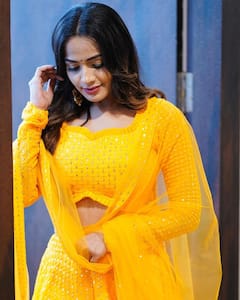 Karthika Deepam Shobha Shetty Photos: తొంగి తొంగి చూడమాకు శోభా!