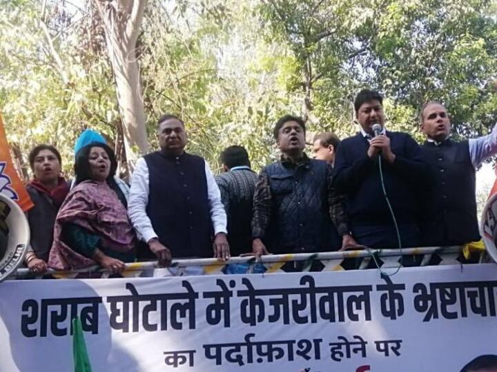BJP Protest against Delhi liquor Scam AAP Leaders earn Allegedly 6 thousand Crores ANN Delhi Liquor Scam पर BJP का बड़ा दावा, कहा- 'AAP ने नई शराब नीति में 6000 करोड़ का किया घोटाला'