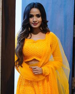 Karthika Deepam Shobha Shetty Photos: తొంగి తొంగి చూడమాకు శోభా!