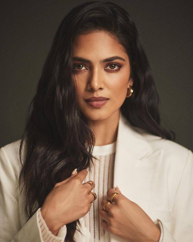 మాళవిక మోహనన్ అందమైన ఫోటోలు -Image Credit: Malavika Mohanan/Instagram
