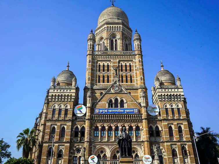 former corporators of Mahavikas Aghadi have taken an aggressive stance on the allocation of funds in the Mumbai Municipal Corporation मुंबई महापालिकेत राजकीय वातावरण तापले, निधी वाटपावरून माजी नगरसेवक आक्रमक 