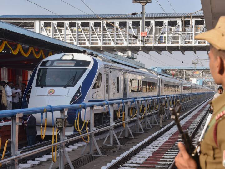 Mumbai Shirdi Solapur Vande Bharat trains Railway ghat sections travel time revealed Vande Bharat Train: भारत के सबसे कठिन रेलवे घाट सेक्शन से होकर गुजरेगी वंदे भारत ट्रेन, जानें- कितनी होगी स्पीड?