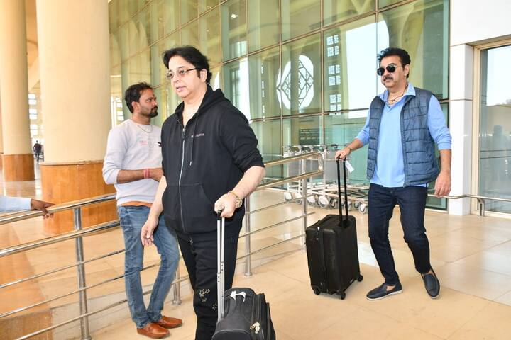 अपनी लाडली बेटी की शादी के लिए पूरा आडवाणी परिवार राजस्थान के जैसलमेर स्थित सूर्यगढ़ किले में पहुंच चुका है.