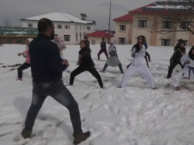 Girls In Jammu And Kashmir Budgam Practice Martial Arts In Snow Due Lack Of Indoor Facilities Girls In Jammu And Kashmir's Budgam Practice Martial Arts In Snow Due Lack Of Indoor Facilities