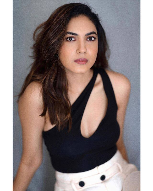 ఈమె పక్కా హైదరాబాదీ. తెలుగుమ్మాయి. నాని, నాగశౌర్య సినిమాల్లో కూడా ఈమె హీరోయిన్ గా నటించింది. -Image Credit: Ritu Varma/Instagram