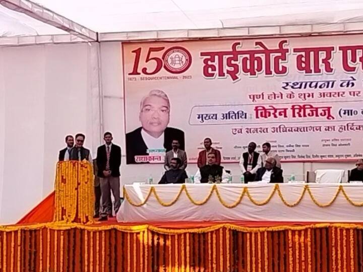 Supreme Court Judge sings Kumar Vishwas poem on stage For law minister Kiren Rijiju ANN Prayagraj: जज ने किरेन रिजिजू के लिए मंच पर सुनाई कविता, कानून मंत्री बोले- 'असली मालिक देश की जनता'